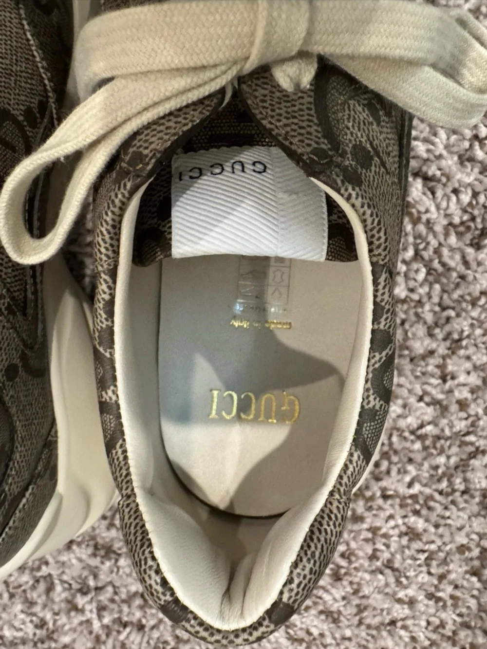 Gucci Beige GG Supreme Low-Top Sneakers with Cream Laces - Picture 2 of 5
